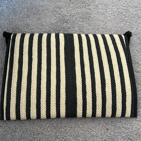 Clutch - Picture 2 of 3